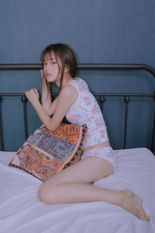 白嫩美女嘘嘘嘘看个够